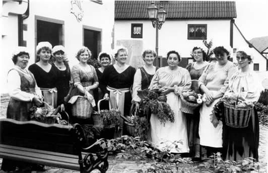 Frauen aus Schneeberg Frauen aus Schneeberg in historischer Kleidung